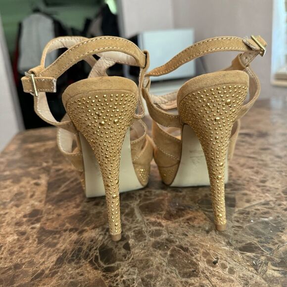 Scene Zarita Sandals Size 7 Tan Soft Suede Studded High Heel​ - Picture 4 of 13